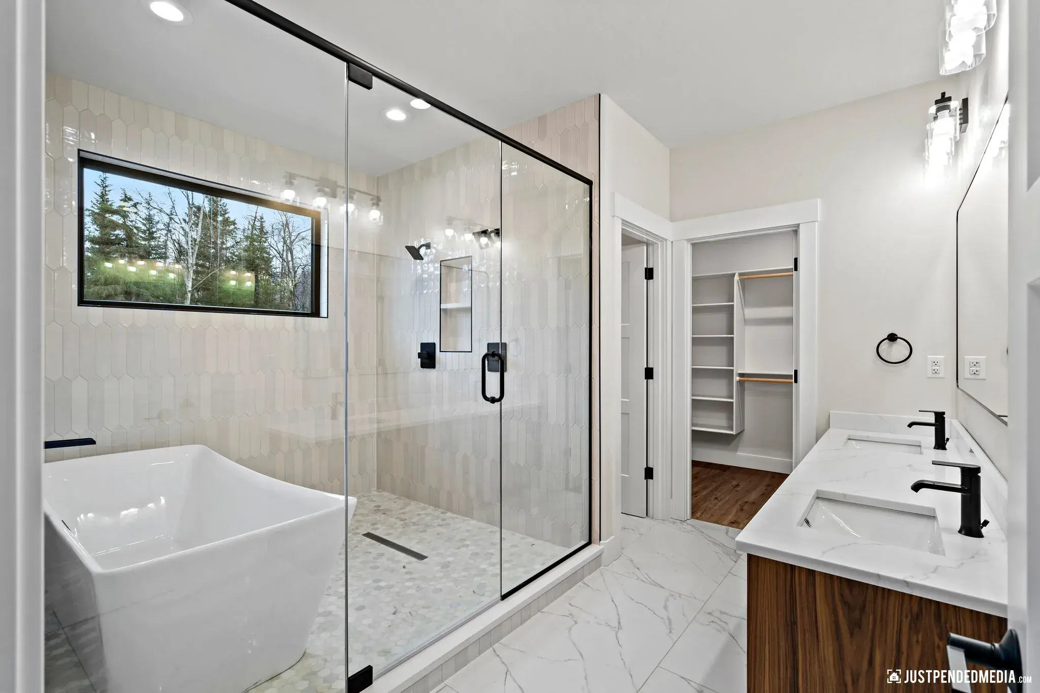 Carroll Creek gallery photo 3