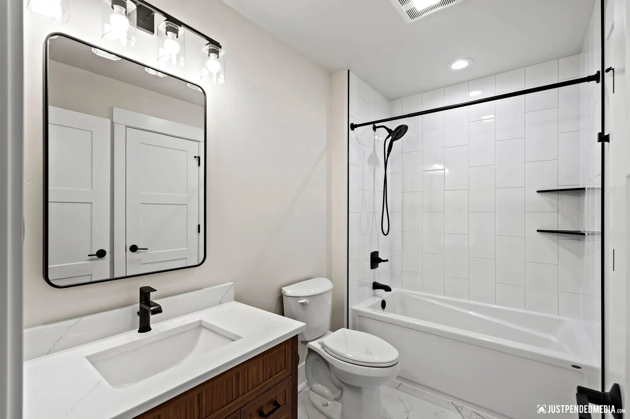 Carroll Creek gallery photo 5